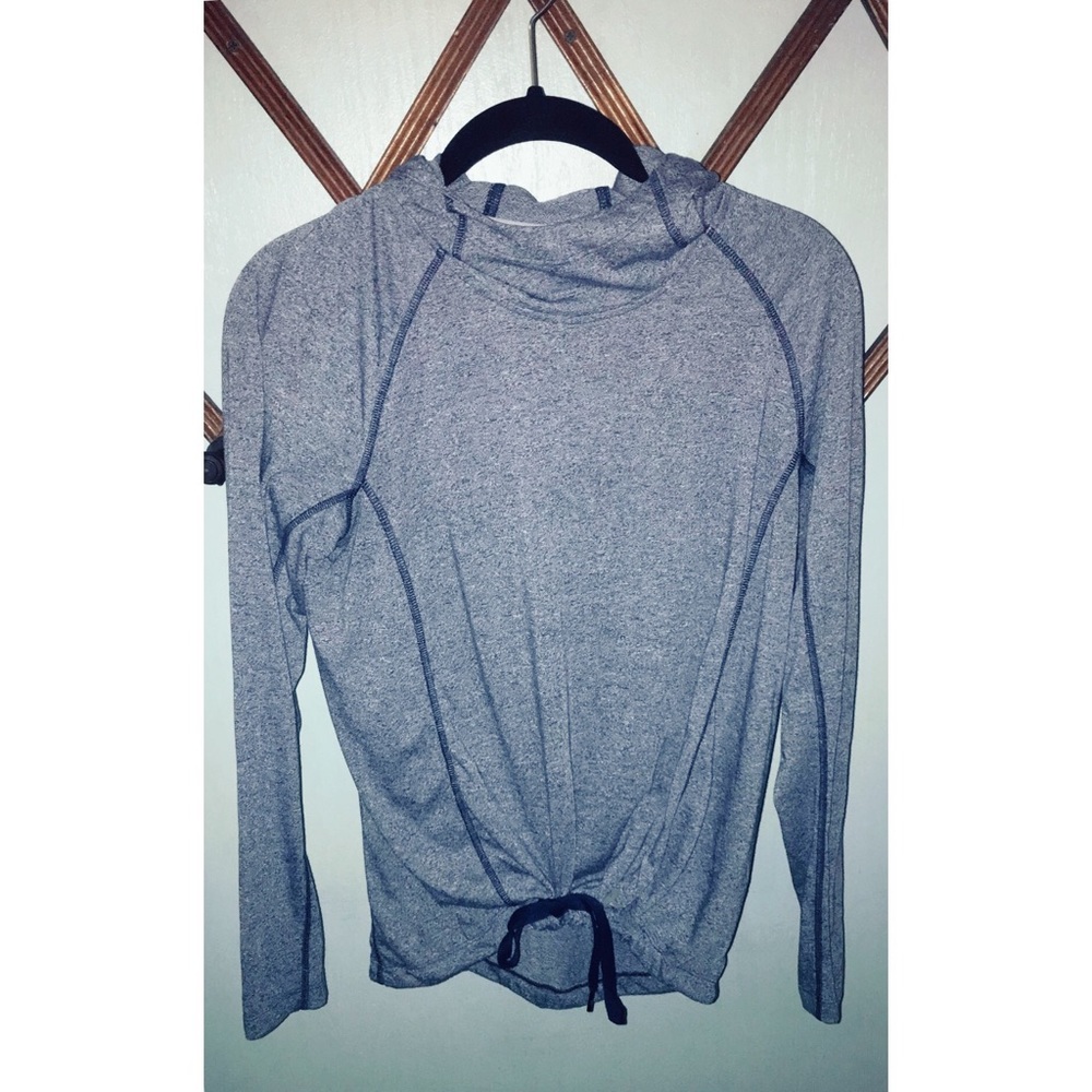 Women's Under Armour Long Sleeve Shirt - SZ MED